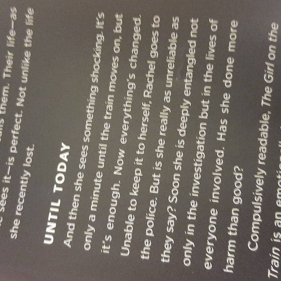 The girl on the train by Paula Hawkins new york times best seller - Picture 4 of 4